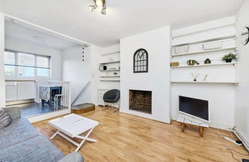 Greenwich West Apartment | Greenwich one Bedroom Spacious Split Level Garden Flat