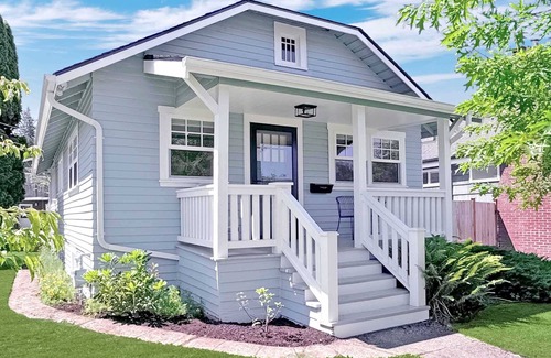 Greenwood House | Greenwood Cottage | King Bed | Office | Fenced Yard