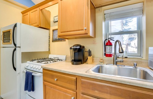 Hewitt Cottage | Greenwood Lake Cottage w/Shared Dock & Hot Tub!