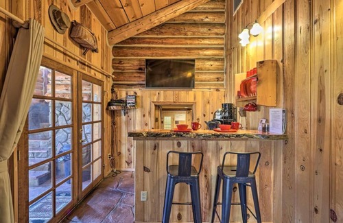 Greer Cabin | Greer Lodge- Guest Quarters
