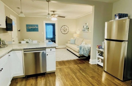 Greer Cottage | Greer Twin Cottage B - Walk to City Park and Downtown Greer