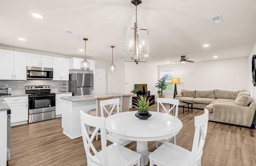 Greer House | Greer Urban Retreat 3-bedroom house near DT Greer!