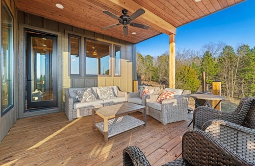 Drasco House | Greers Ferry Lake 4-bedroom house nsleeps 12- Breathtaking SUNSETS -Golf Course