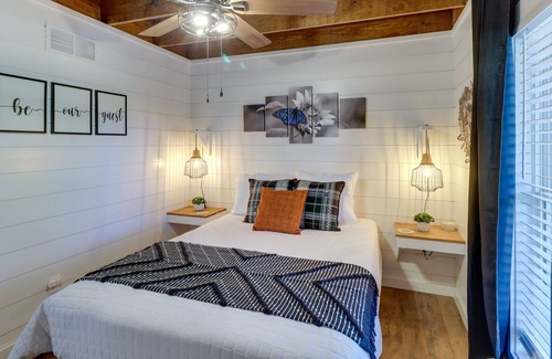 Newnata Cabin | Greers Ferry Treehouse-Style Cabin w/ Lake Access!