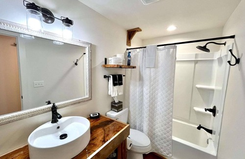 Altamont Cabin | Greeter Falls Lodge Suite 5