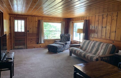 Woodruff Cabin | Gresham Shores - Hungry Bear - PET FRIENDLY