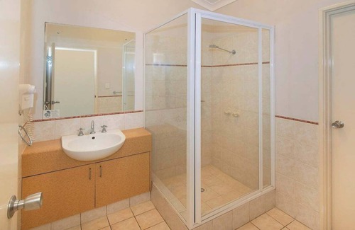 Margaret River Apartment | Greta - Central Studio Apartment, stroll to shops