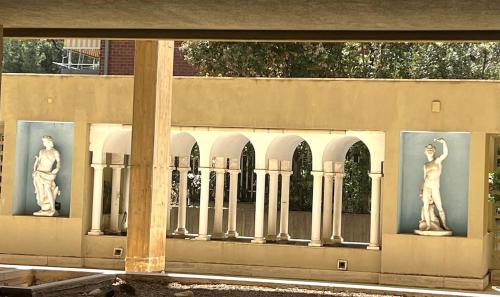 Municipio 2 Apartment | Greta Green Studio