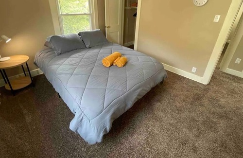 Fort Wayne House | Grey Gent! 3 Bed, Simple, Cute house, Central!