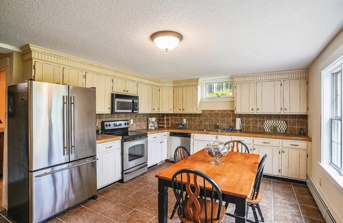 Morrisville House | Grey Goose Farm: 5 br, wood fireplace, a/c & private pond!