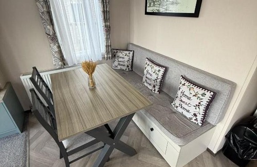 Malton House | Grey Goose Lodge with hot tub at Brickyard Lakes