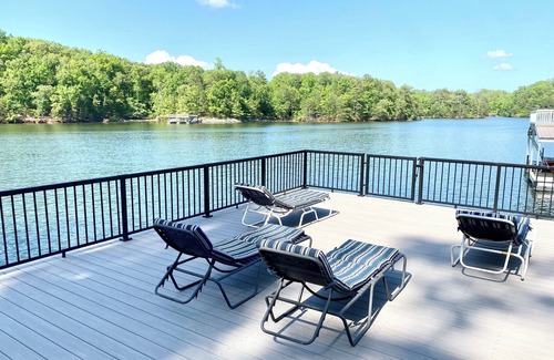 Dawsonville House | Grey Goose on Lake Lanier with Deep Water Dock