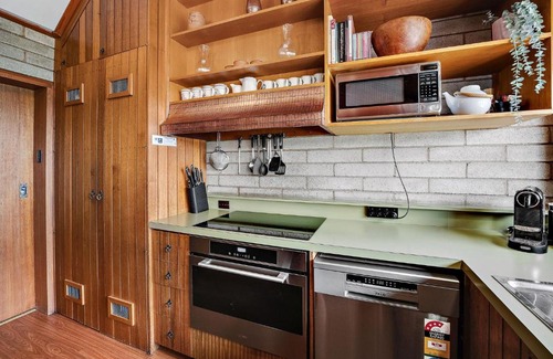 Jindabyne House | Grey Kangaroo - 2BR l Lake Front l Pet Friendly l Air-Con l BBQ l WiFi