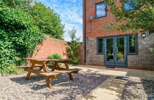 Stoke-on-Trent House | Greydawn House Summar
