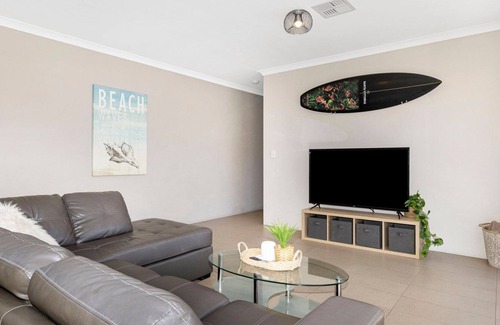 Kealy House | Gribble Ocean Gateway is a spacious new build 3 x2 home located in the upcoming suburb of Kealy.