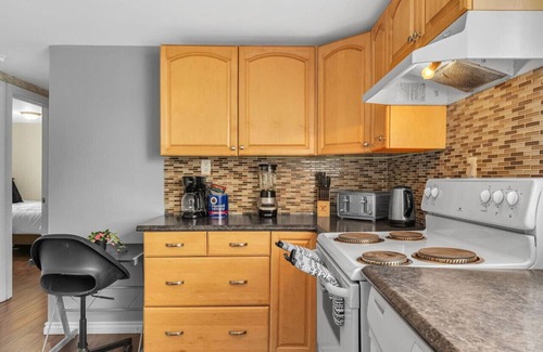 Kawartha Lakes House | Grill & Chill: 4BR Bayside Sunroom Oasis
