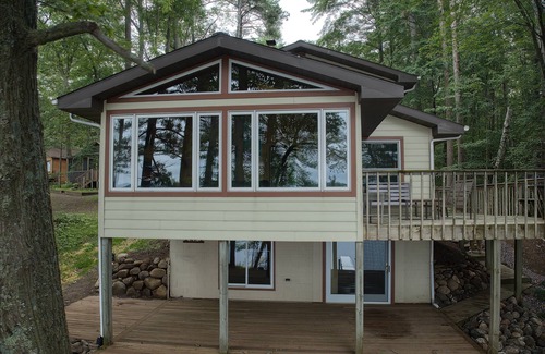 Northwoods Beach Cabin | Grindstone Lake-Hayward 4-bedroom lakefront cabin. Wi-Fi, AC and superb fishing!