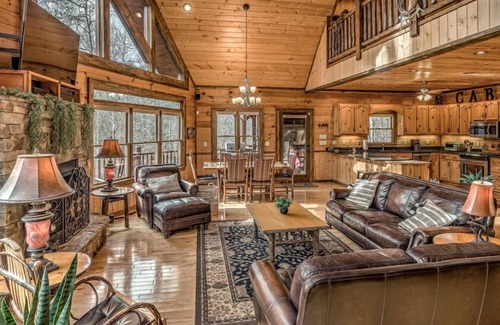 Foxfire Estates Cabin | Grizzley Gulch - Hot Tub | Arcade Game | Firepit | Outdoor Fireplace | Duck Pond View