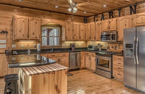 Foxfire Estates Cabin | Grizzley Gulch - Hot Tub | Arcade Game | Firepit | Outdoor Fireplace | Duck Pond View