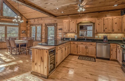 Foxfire Estates Cabin | Grizzley Gulch - Hot Tub | Arcade Game | Firepit | Outdoor Fireplace | Duck Pond View