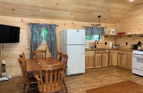 Inlet Cabin | Grizzly Cabin at The Bears Cottages in Inlet