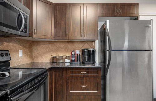 East Kootenay Apartment | Grizzly Shores | Hot Tub | Pool | Games | Lakeside