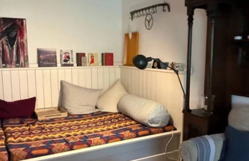 Wiesmoor Apartment | Großzügige, Heimelige Ferienwohnung mit Gartenblick und Besonderem Flair