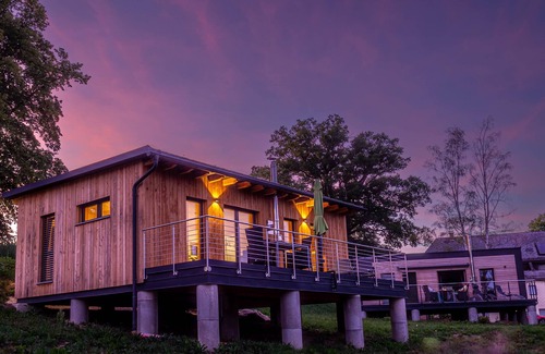 Bad Alexandersbad Apartment | Großzügiges Ferienhaus für bis zu Zwei Personen mit Sauna zur Alleinigen Nutzung