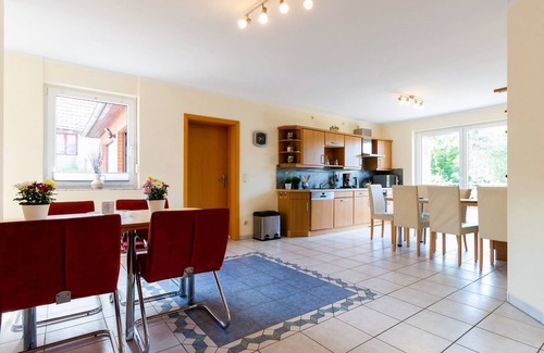 Bergen auf Ruegen Apartment | Großzügiges Zentral Gelegenes Appartement im Herzen Rügens - Appartement in EFH