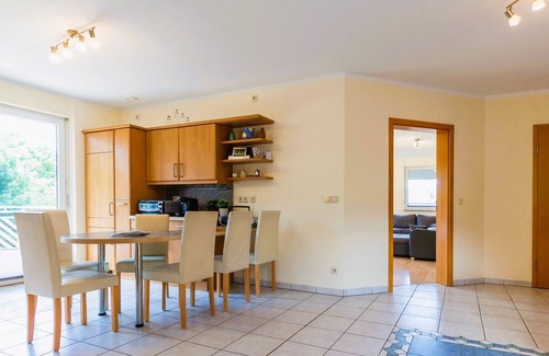 Bergen auf Ruegen Apartment | Großzügiges Zentral Gelegenes Appartement im Herzen Rügens - Appartement in EFH