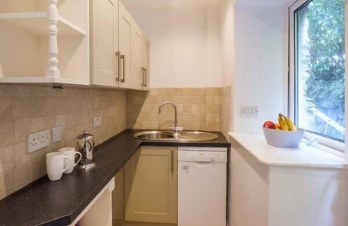 Talsarnau Cottage | GROES NEWYDD BACH, pet friendly, with open fire in Llandecwyn