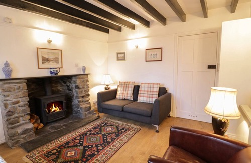 Talsarnau Cottage | GROES NEWYDD BACH, pet friendly, with open fire in Llandecwyn