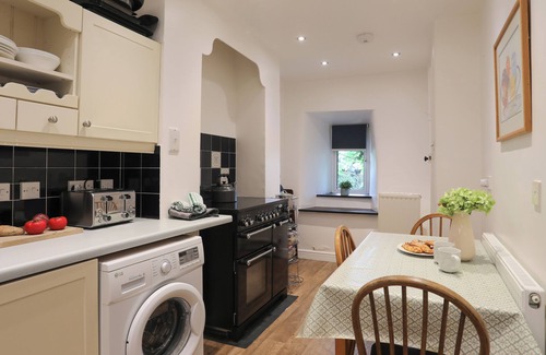 Talsarnau Cottage | GROES NEWYDD, pet friendly, with open fire in Llandecwyn