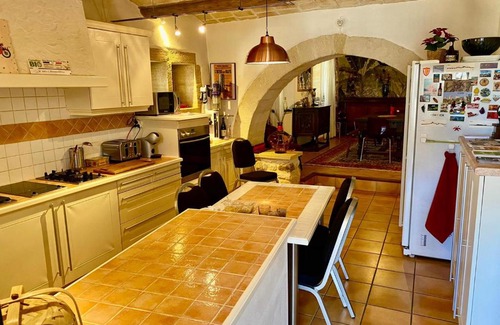 Pouzilhac Villa | GROOMI- L'uzétienne, grande demeure avec bassin et patio !