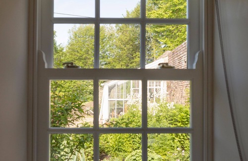 Morpeth Cottage | GROOMS COTTAGE - An elegant dog friendly escape for two in the grounds of Netherwitton Hall, a histo