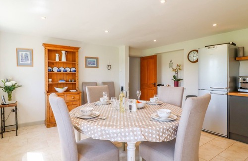 East Norton Cottage | GROOMS COTTAGE, pet friendly, character holiday cottage in Uppingham