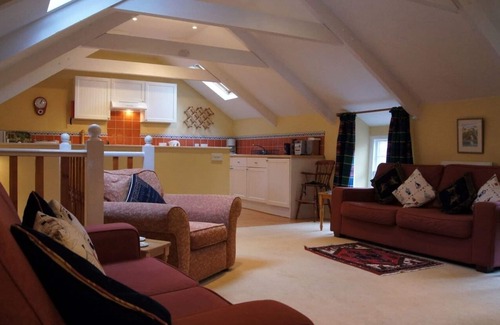 St Minver Cottage | GROOMS COTTAGE, pet friendly, with open fire in St Minver