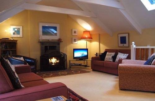 St Minver Cottage | GROOMS COTTAGE, pet friendly, with open fire in St Minver