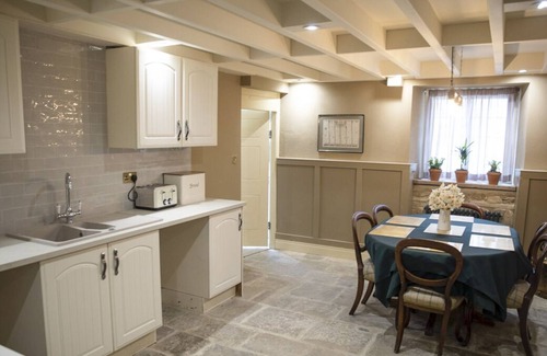 Hallington Villa | Grooms Cottage - Three Bedroom Villa, Sleeps 6