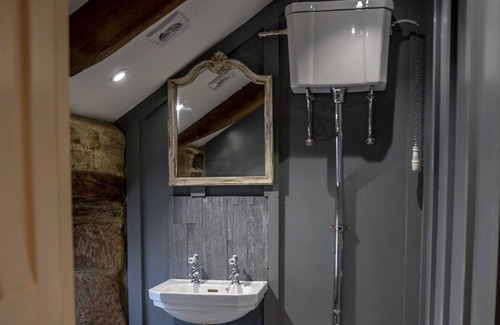 Hallington Villa | Grooms Cottage - Three Bedroom Villa, Sleeps 6