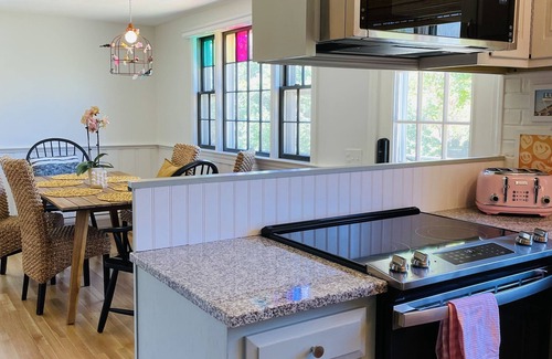 York Beach House | Groovy escape steps from the beach, a must sea! by Starship Stays