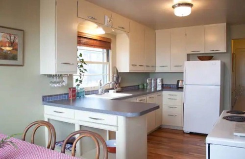 South Perry District House | Groovy Perry District/South Hill Mid-Century Home