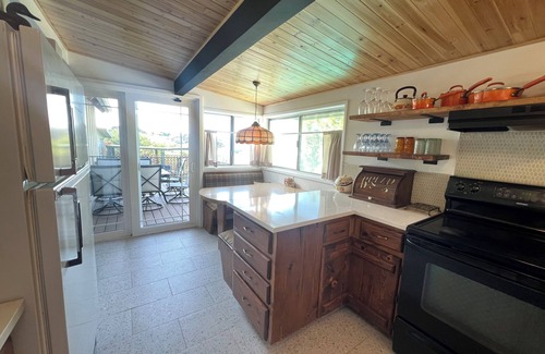 Cottonwood-Verde Village Cabin | Groovy Spacious Cabin 20mins from Sedona - with a Pool! @ That70sCabin