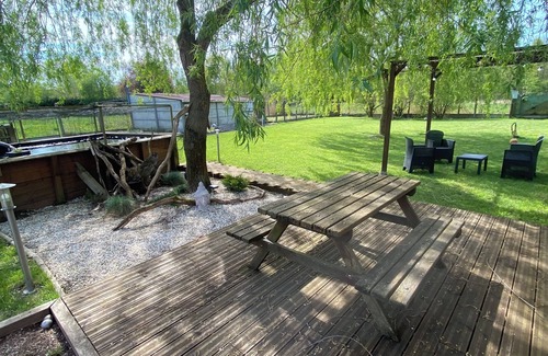 Saint-Amand-les-Eaux Apartment | Ground-floor studio 2.5kms from town center, shops and casino.