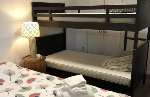 Erin Mills House | Ground floor 1 bedroom apartment with free parking