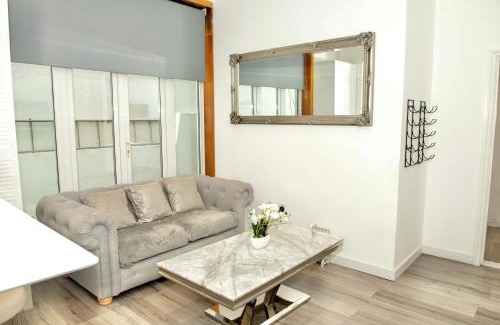 Portsmouth Apartment | Ground Floor 2 Bedroom Apartment Southsea - Free Parking