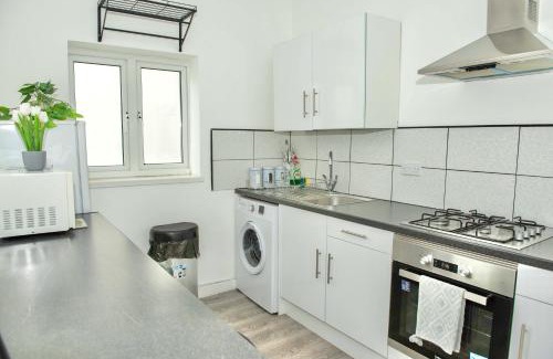 Portsmouth Apartment | Ground Floor 2 Bedroom Apartment Southsea - Free Parking