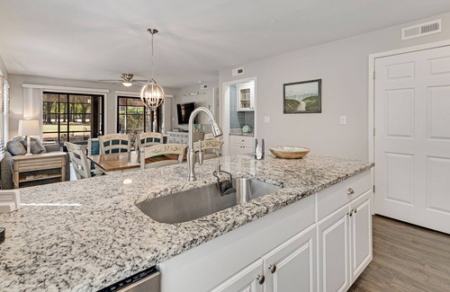 Pawleys Island Condo | Ground-floor 2BR with pool – ideal for golf getaways, No pets.