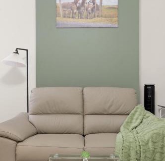 Rotherham Apartment | Ground Floor 3BR Parking King Bd