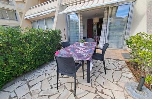 Marseillan Plage Apartment | Ground Floor Apartment with Pool, Private Parking, and Terrace